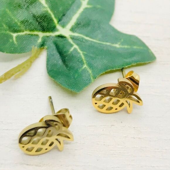 Pineapple Gold Cutout Pierced Stud Earrings New With Tags Pineapple Jewelry - Picture 1 of 8
